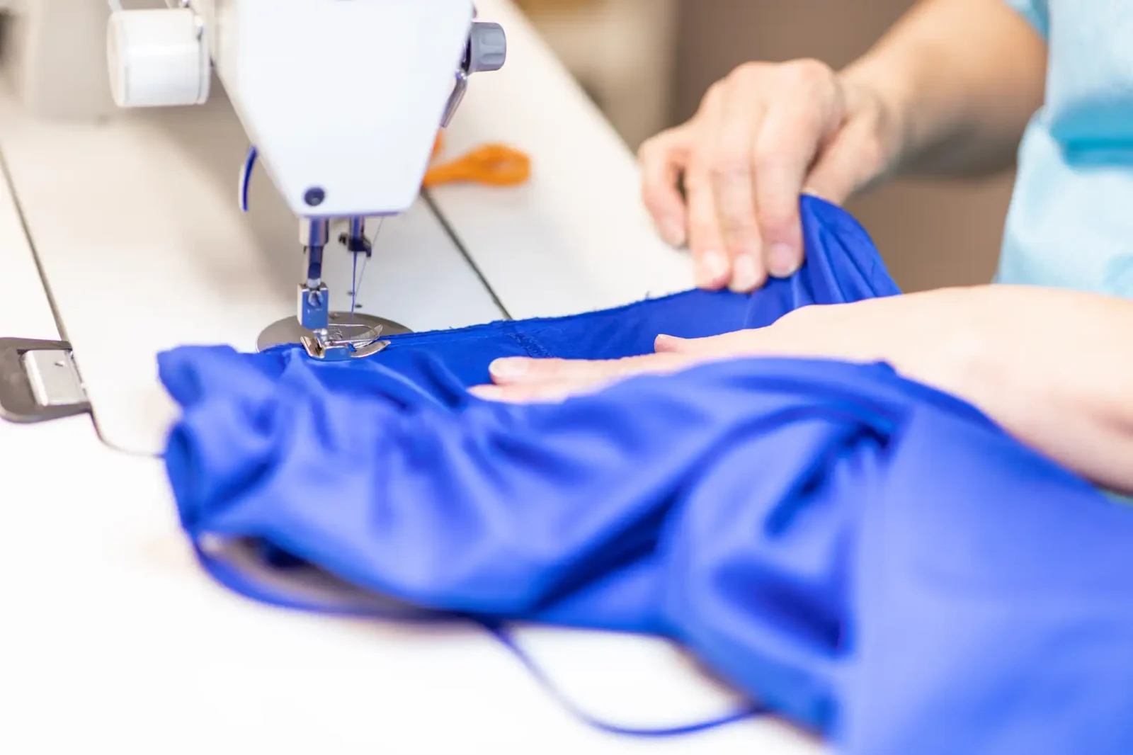 Harjoittelija työssä Purossa